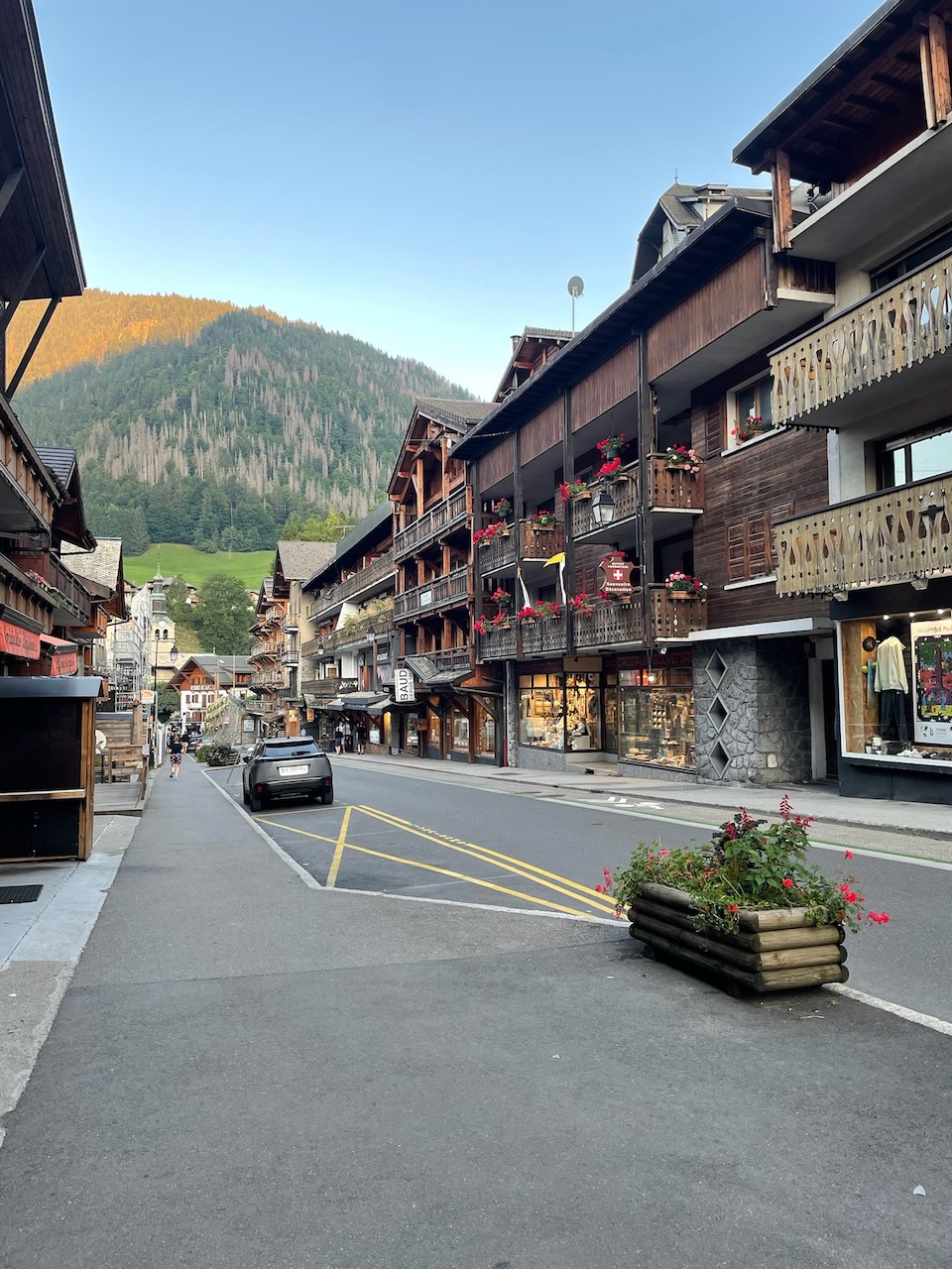 2025-08-17_20-12-58_Morzine streets.jpeg